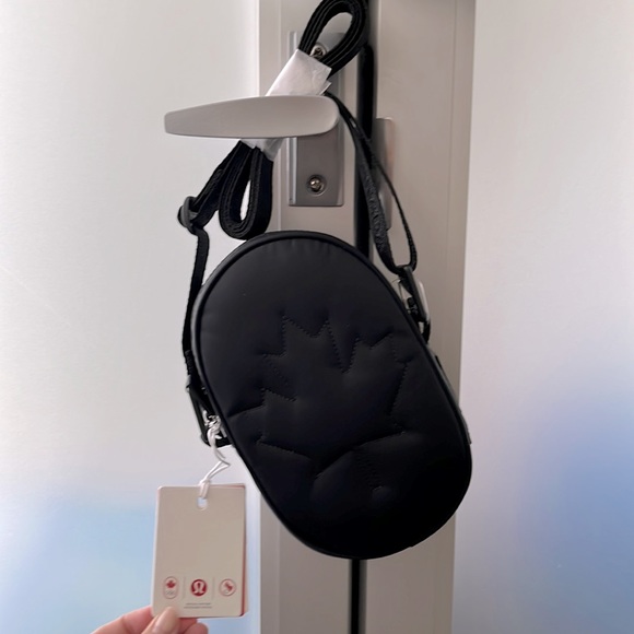 Lululemon crossbody bag team canada future legacy - Picture 1 of 2